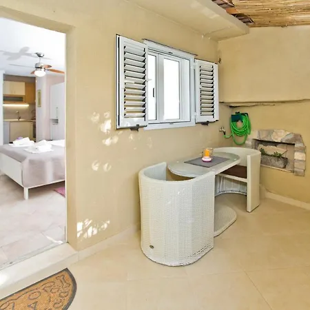 Guest house Jure Hvar Town