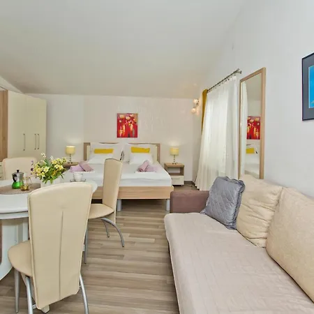 Guest house Jure 3*