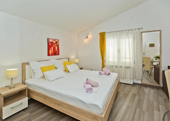 Konukevi Jure Hvar Town