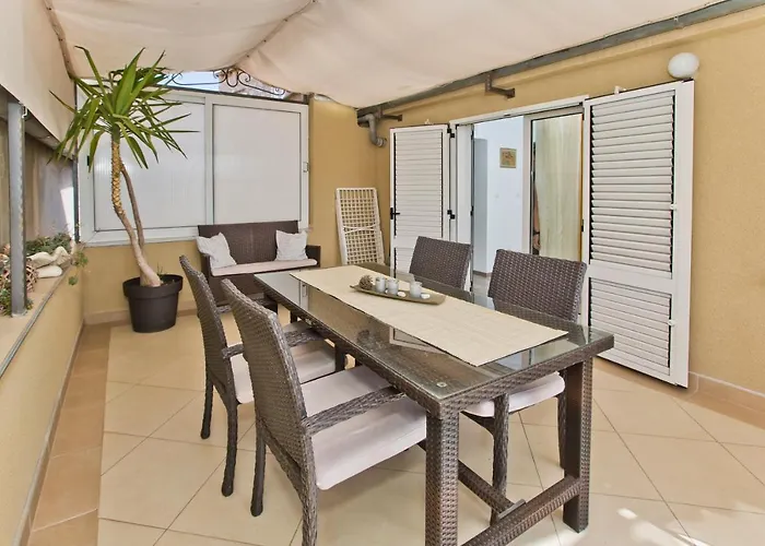 Konukevi Jure Hvar Town