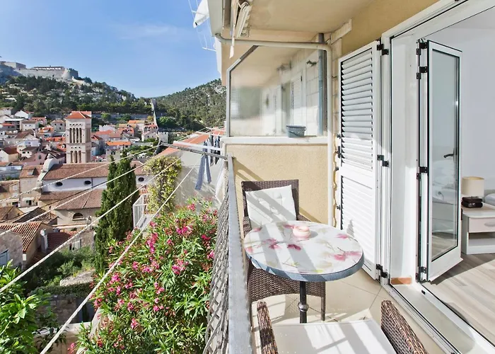 Konukevi Jure Hvar Town